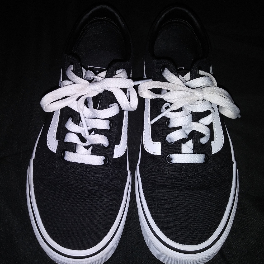 Vans - Picture 3 of 4